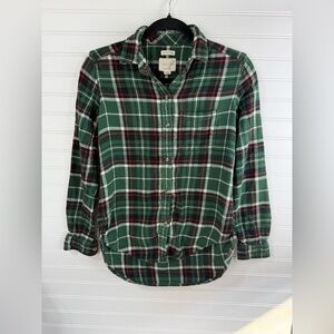 American Eagle women’s green & red plaid boyfriend fit flannel shirt. Size XXS